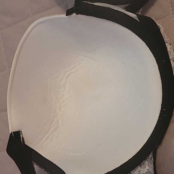 Victoria Secret Bra - Picture 6 of 8